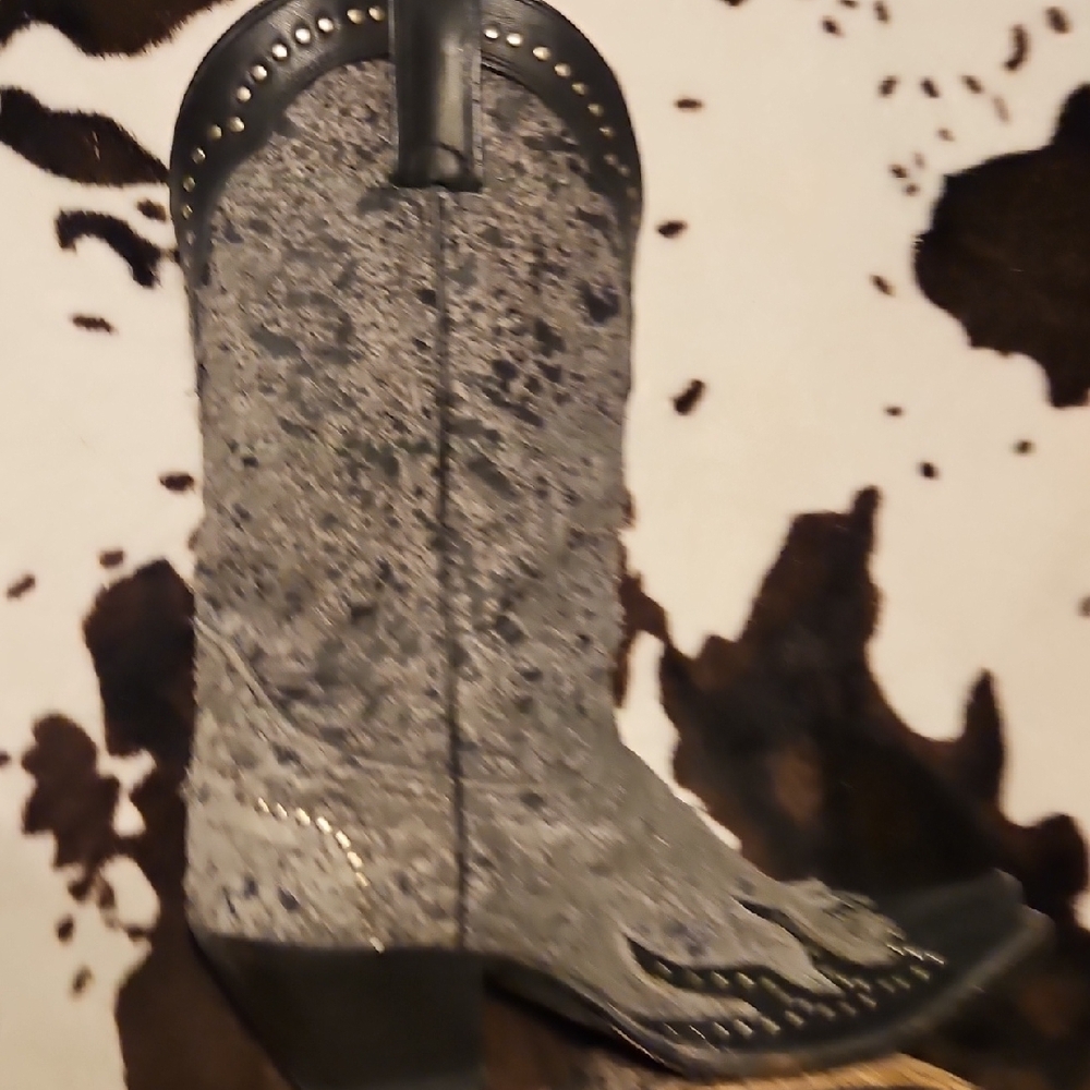 Harley-Davidson Black and Gray Studded Heeled Boots - Picture 4 of 12